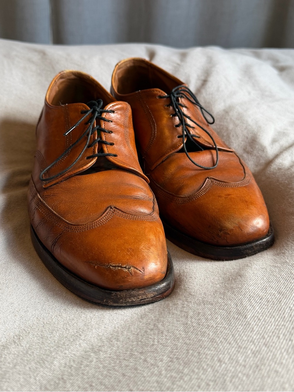 Men's ALLEN EDMONDS Tan Leather Wingtip Dress Shoes / 12D